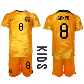 Nederländerna Cody Gakpo #8 kläder Barn VM 2022 Hemmatröja Kortärmad (+ korta byxor)